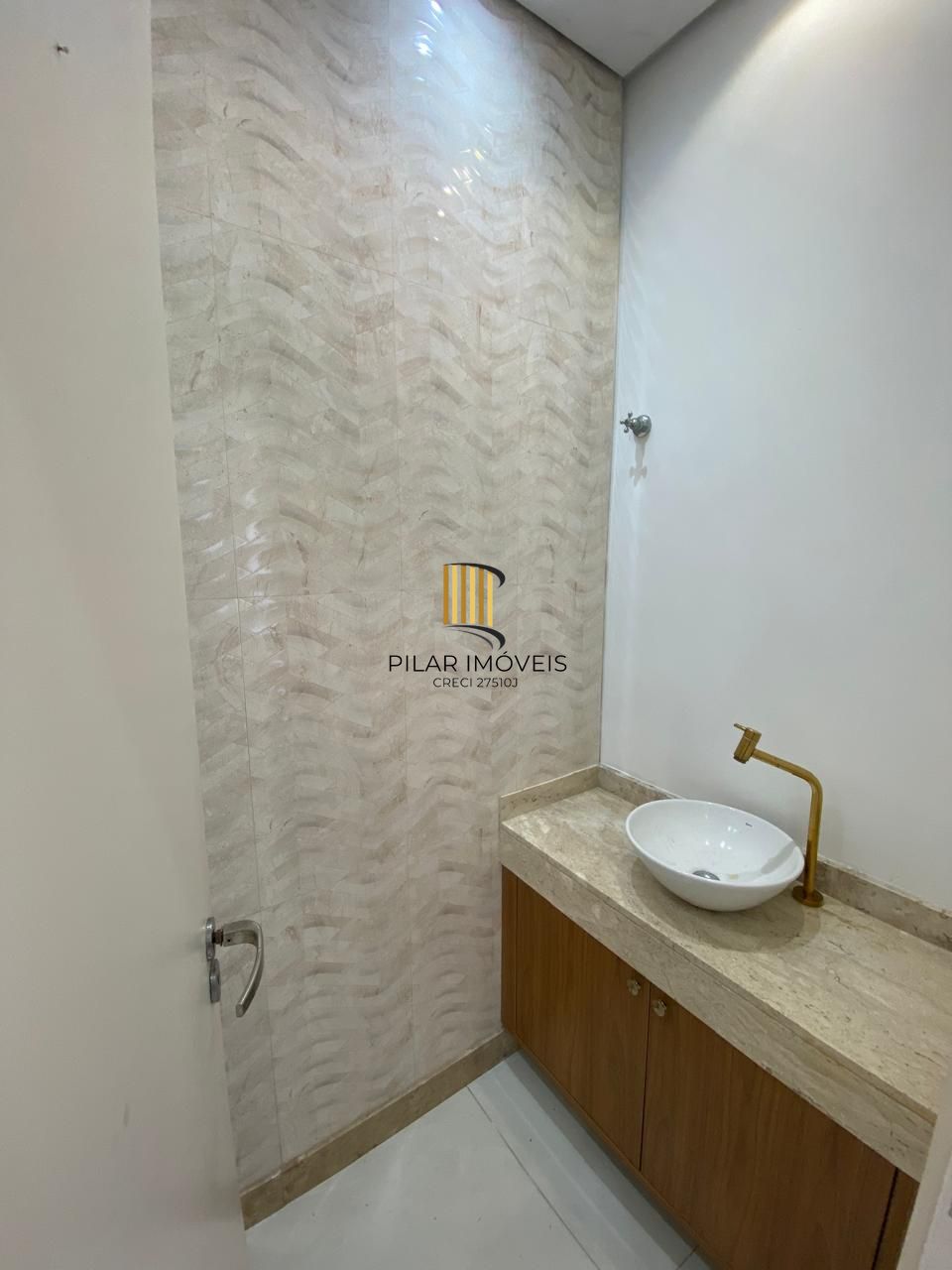 Casa em condomínio semimobiliada, no Lagos de Nova Ipanema