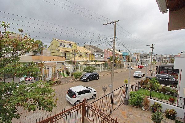 Casa em Porto Alegre, no bairro Hípica, com 3 dormitório(s), e 3 banheiros, à venda.