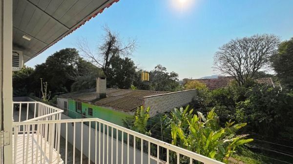 Casa Condominio em Porto Alegre, no bairro Tristeza, com 3 dormitório(s), e 3 banheiros, à venda.