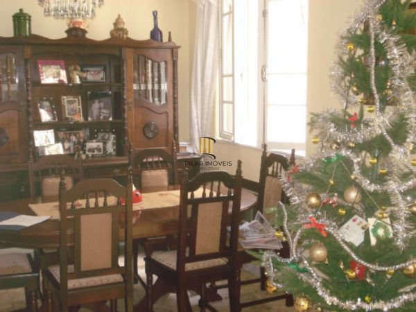 Casa para Venda - 280m², 3 dormitórios, sendo 1 suites, 2 vagas - Medianeira