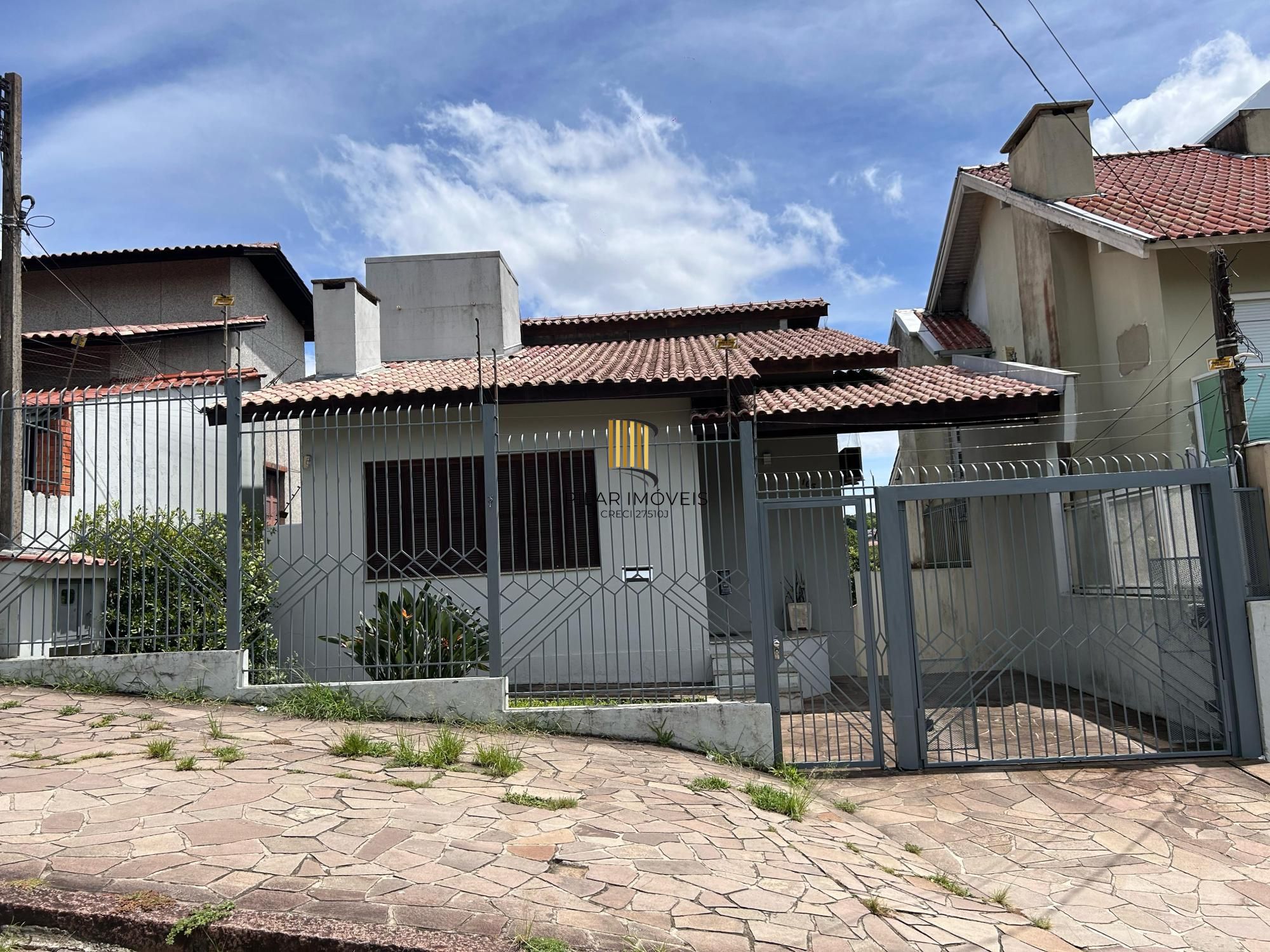 Casa 3 dormitórios no bairro Partenon
