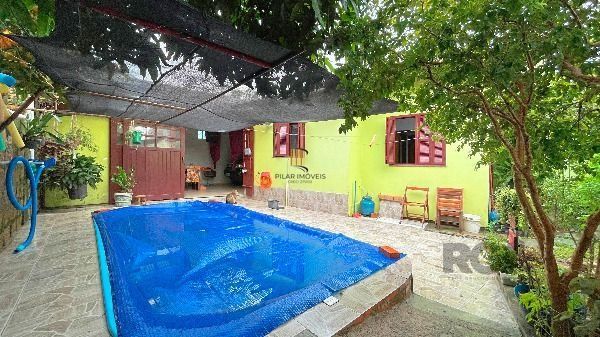 Casa em Porto Alegre, no bairro Ipanema, com 2 dormitório(s), e 2 banheiros, à venda.