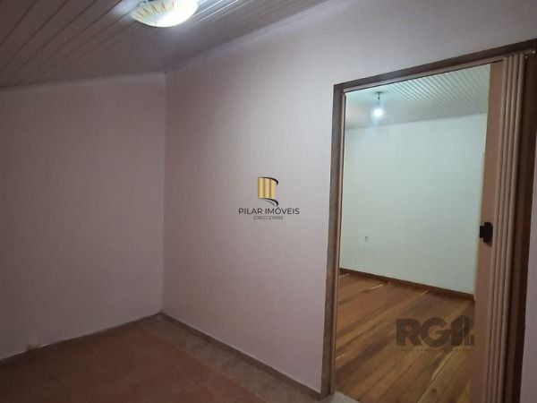 Casa em Porto Alegre, no bairro Vila Nova, com 4 dormitório(s), e 4 banheiros, à venda.