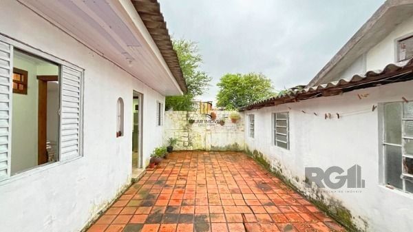 Casa em Porto Alegre, no bairro Cavalhada, com 4 dormitório(s), e 4 banheiros, à venda.
