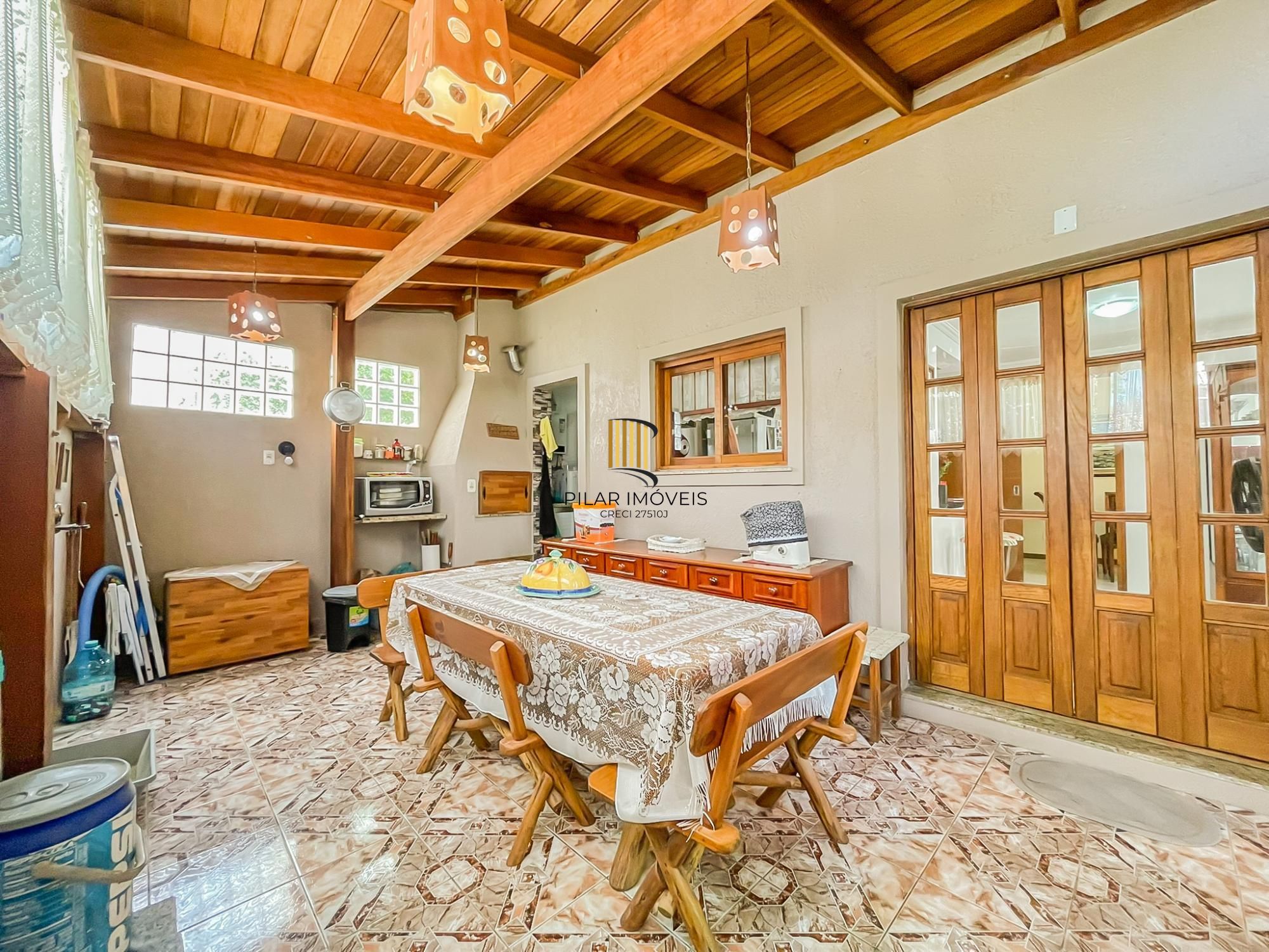 Casa 3 dormitórios no bairro Hípica