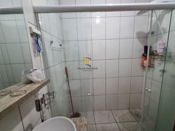 Casa em Porto Alegre, no bairro Hípica, com 2 dormitório(s), e 2 banheiros, à venda.