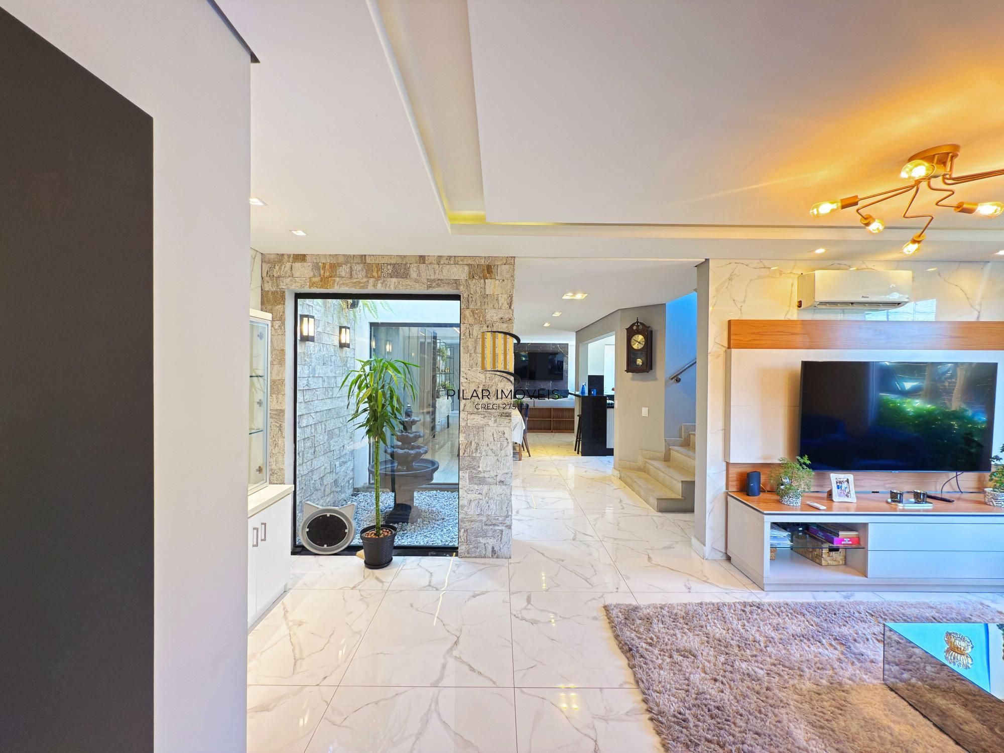 Em busca de uma casa espaçosa e cheia de comodidades no bairro Hípica