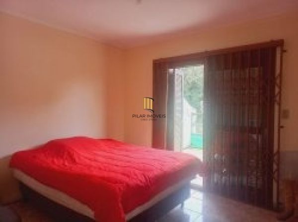 Sobrado em Porto Alegre, no bairro Glória, com 5 dormitório(s), e 5 banheiros, à venda.