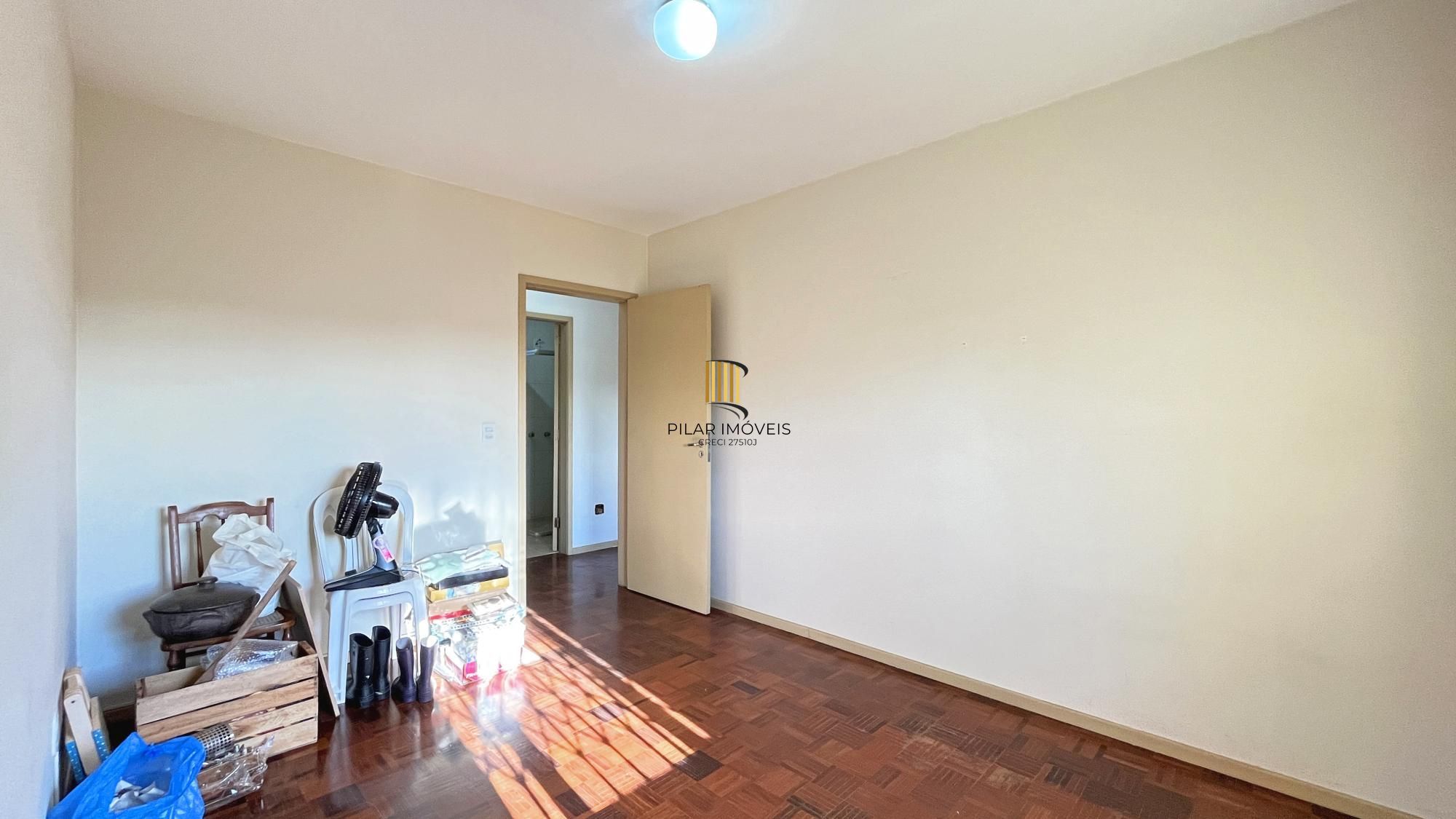 Casa 4 dormitórios no bairro Glória
