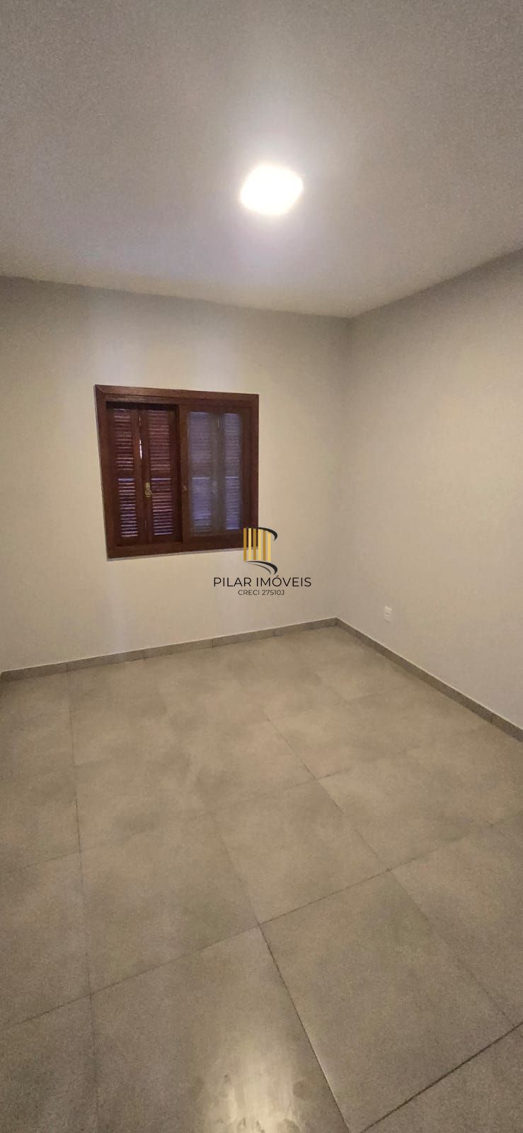 No bairro Hípica residência térrea com 2 dormitórios