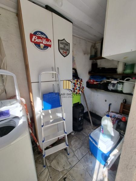 Casa em Porto Alegre, no bairro Hípica, com 2 dormitório(s), e 2 banheiros, à venda.