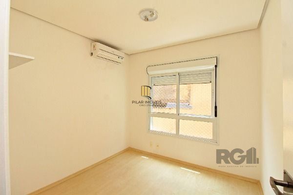 Casa Condominio em Porto Alegre, no bairro Pedra Redonda, com 3 dormitório(s), e 3 banheiros, à venda.