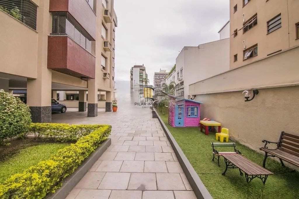 Belíssima cobertura duplex, com 262m2, 3 dormitórios e 2 vagas de garagem.