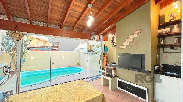 Casa em Porto Alegre, no bairro Hípica, com 3 dormitório(s), e 3 banheiros, à venda.