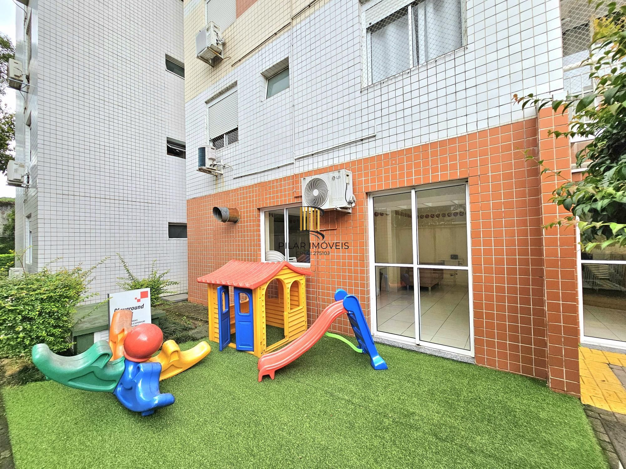 Lindo apartamento 2 dorm com suite e churrasqueira no bairro Cristal!