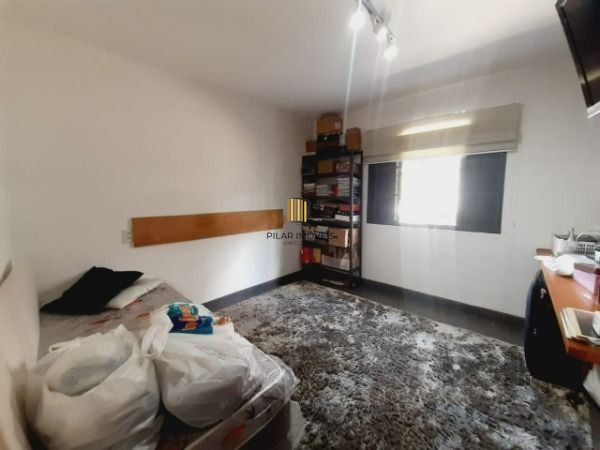 Casa 4 dormitórios no bairro Menino Deus