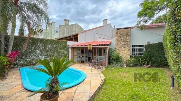 Casa 3 dormitórios no bairro Ipanema