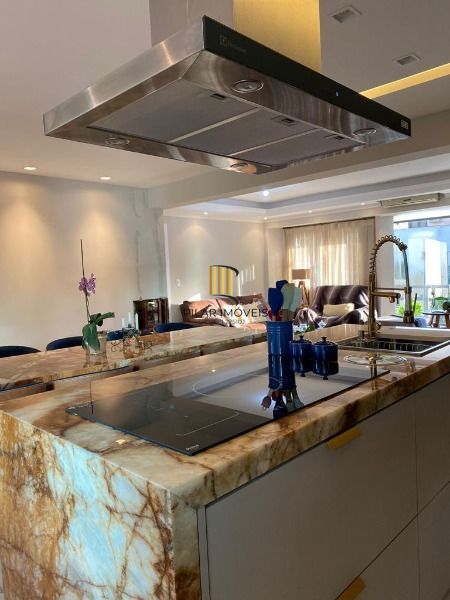 Apartamento em Porto Alegre, no bairro Petrópolis, com 3 dormitório(s), e 3 banheiros, à venda.