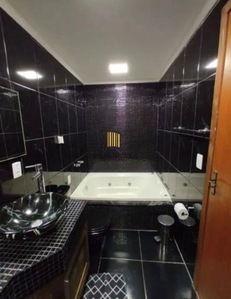 Casa em Porto Alegre, no bairro Hípica, com 3 dormitório(s), à venda.