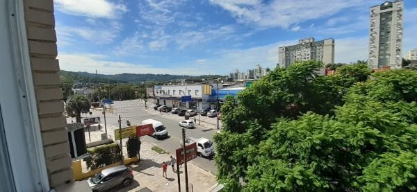 Apartamento em Porto Alegre, no bairro Camaquã, com 2 dormitório(s), e 2 banheiros, à venda.