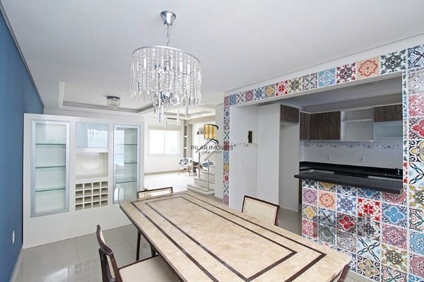 Casa em Porto Alegre, no bairro Hípica, com 3 dormitório(s), e 3 banheiros, à venda.