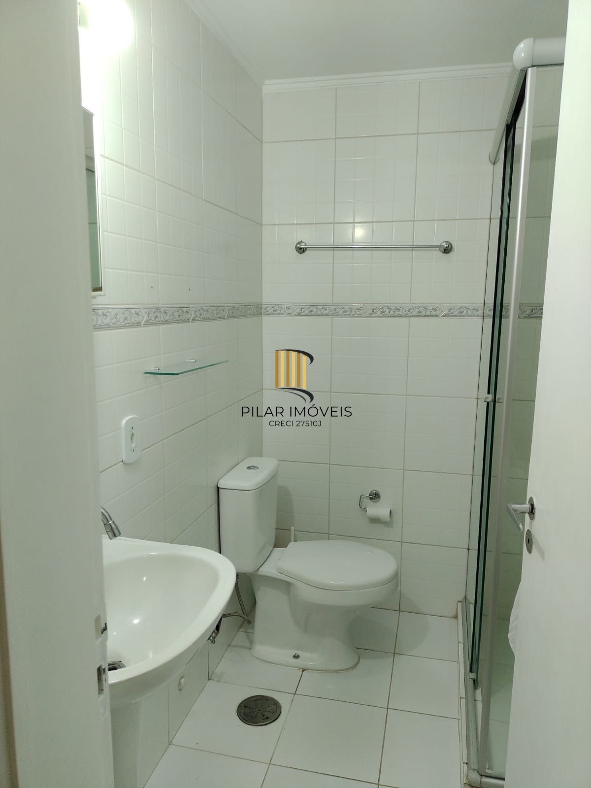 Excelente apartamento de dois dormitórios  na Av. Teresopolis com 68m2