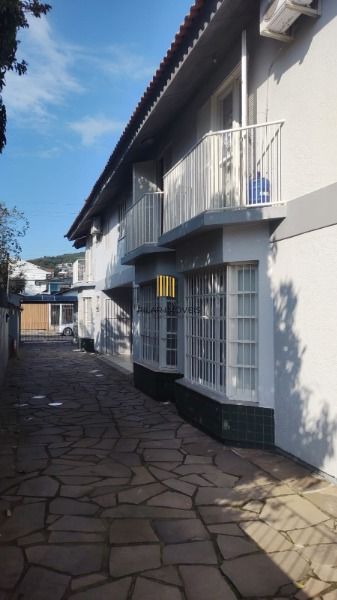 Casa Condominio em Porto Alegre, no bairro Tristeza, com 3 dormitório(s), e 3 banheiros, à venda.