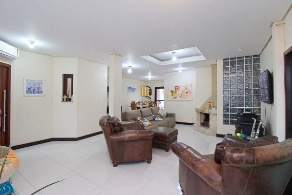 Casa Condominio para Venda - 137m², 3 dormitórios, sendo 1 suites, 3 vagas - Hípica