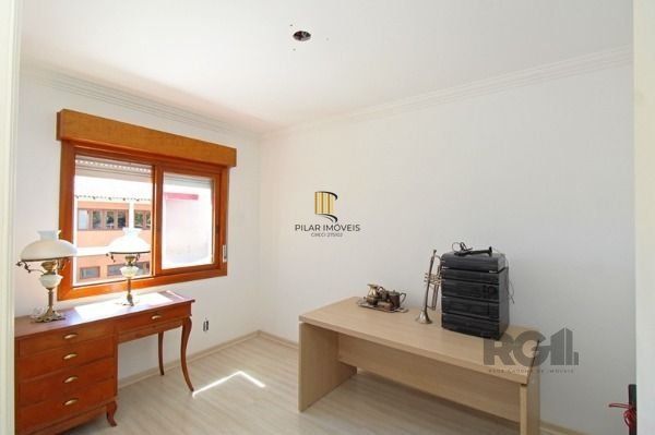 Apartamento 83m² - 3 dormitórios, 1 suíte, sacada e 1 vaga de garagem no bairro Camaquã