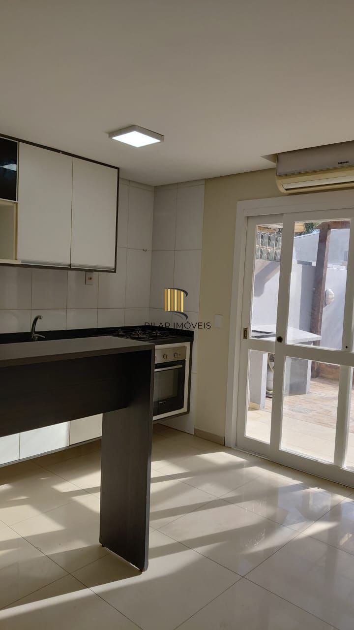 Casa 2 dormitórios no bairro Hípica