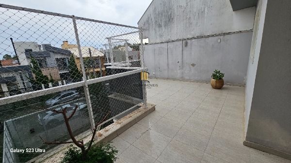 Casa em Porto Alegre, no bairro Hípica, com 3 dormitório(s), e 3 banheiros, à venda.