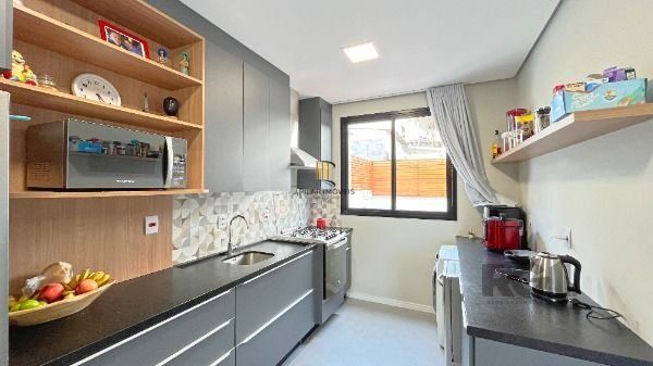 Casa 3 dormitórios no bairro Hípica