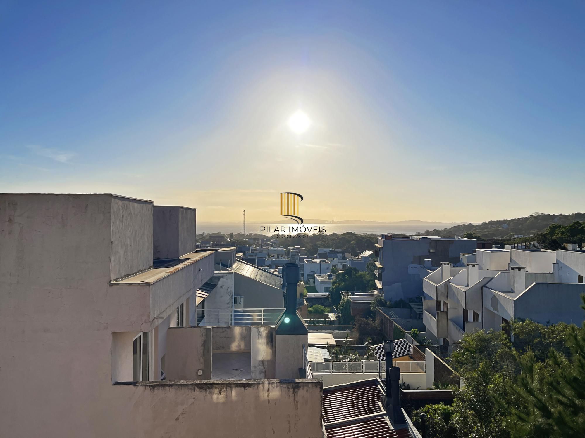 Casa 3 dormitórios no bairro Guarujá