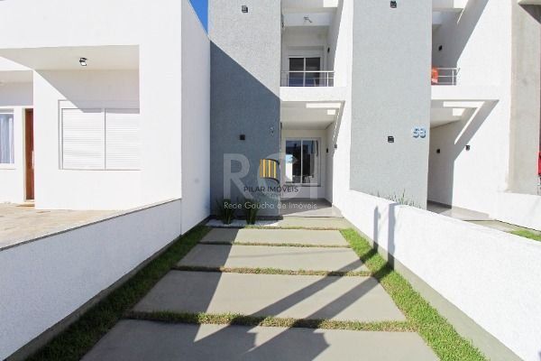 Casa em Porto Alegre, no bairro Hípica, com 2 dormitório(s), e 2 banheiros, à venda.