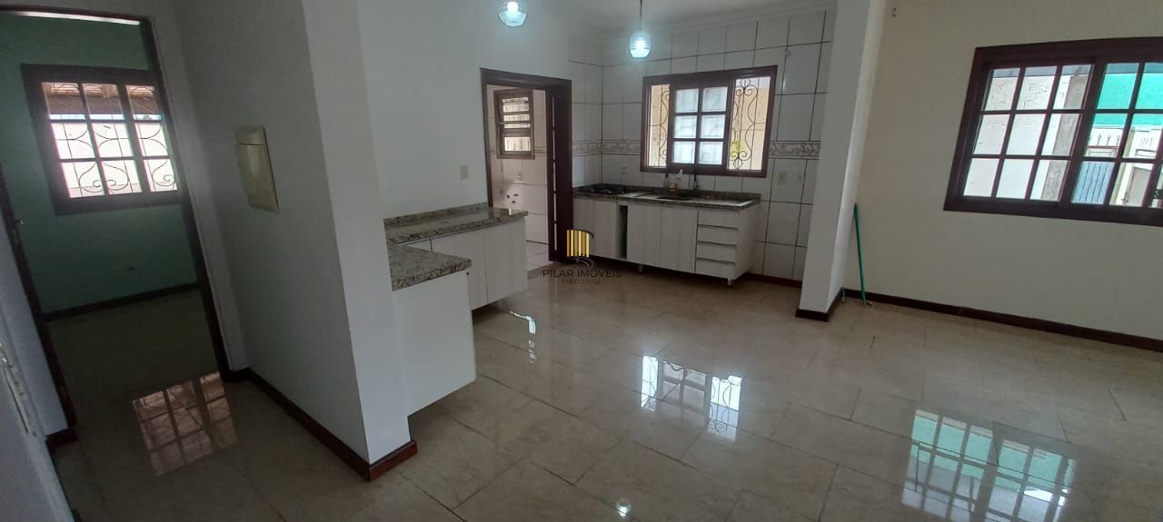 Casa 3 dormitórios no bairro Guarujá