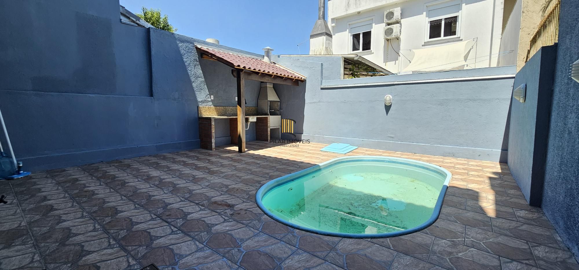 Casa 2 dormitórios no bairro Hípica