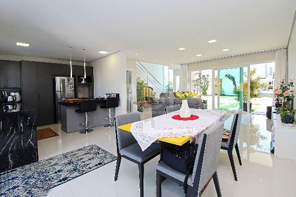 Casa Condominio em Porto Alegre, no bairro Aberta Dos Morros, com 3 dormitório(s), e 3 banheiros, à venda.
