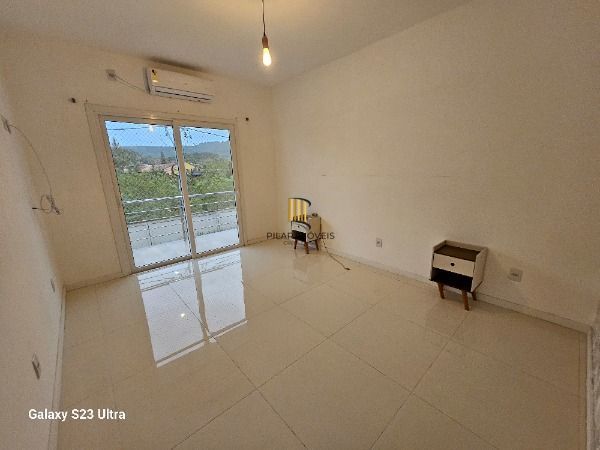 Casa Condominio em Porto Alegre, no bairro Hípica, com 4 dormitório(s), e 4 banheiros, à venda.