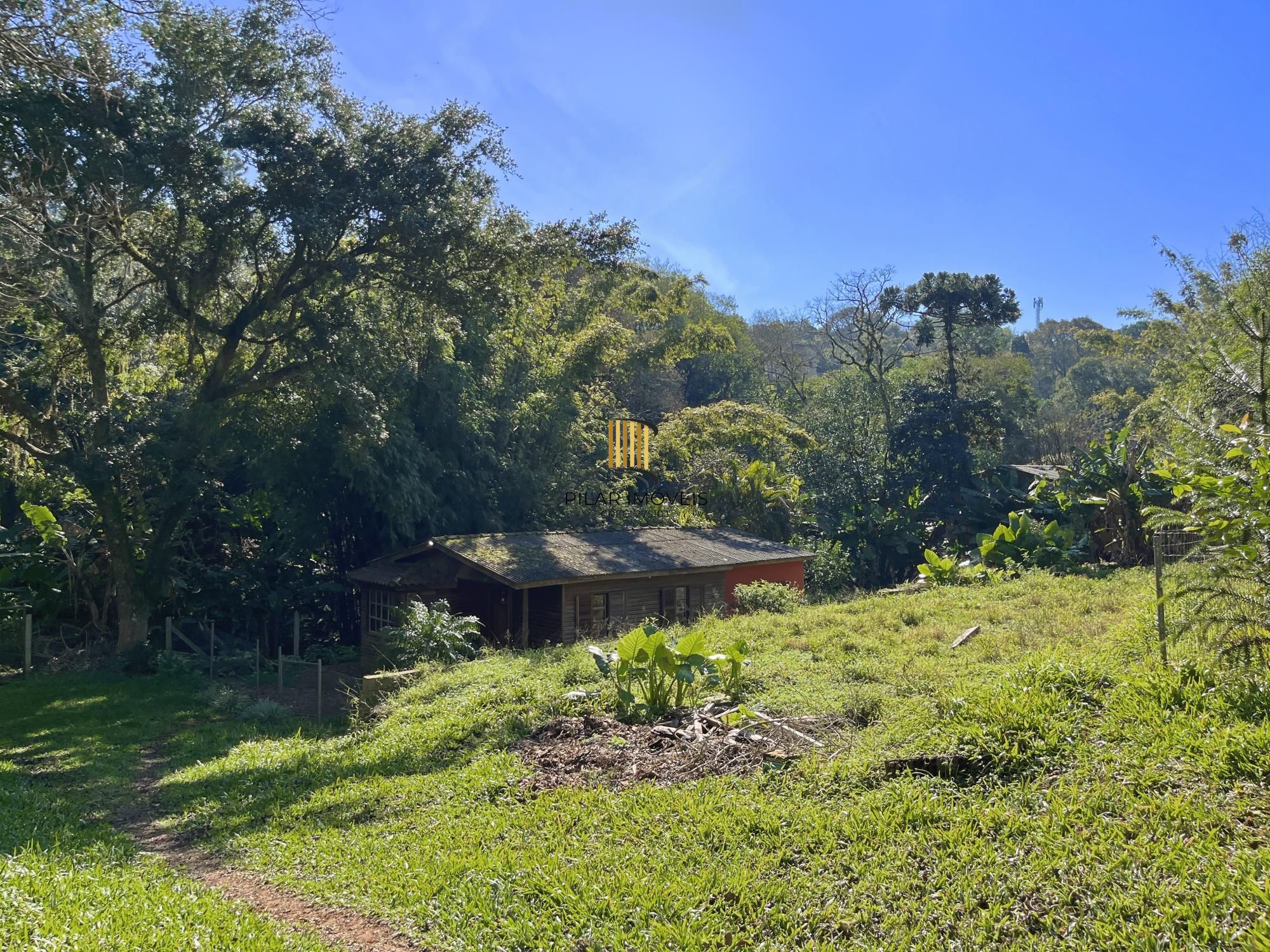 Casa 3 dormitórios no bairro Hípica