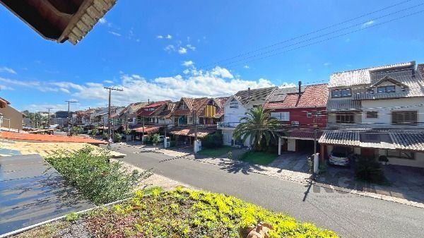 Casa Condominio em Porto Alegre, no bairro Cavalhada, com 3 dormitório(s), e 3 banheiros, à venda.