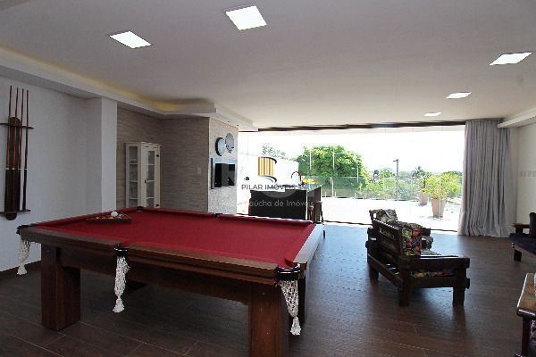 Casa para Venda - 400m², 4 dormitórios, sendo 2 suites, 4 vagas - Guarujá