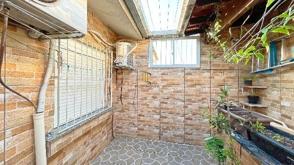 Casa Condominio em Porto Alegre, no bairro Aberta dos Morros, com 2 dormitório(s), e 2 banheiros, à venda.