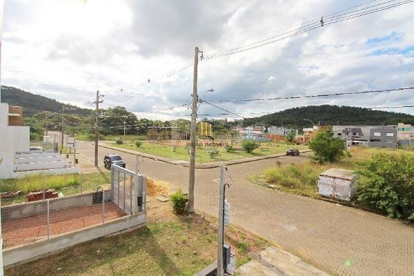 Casa para Venda - 120m², 3 dormitórios, sendo 1 suites, 2 vagas - Hípica