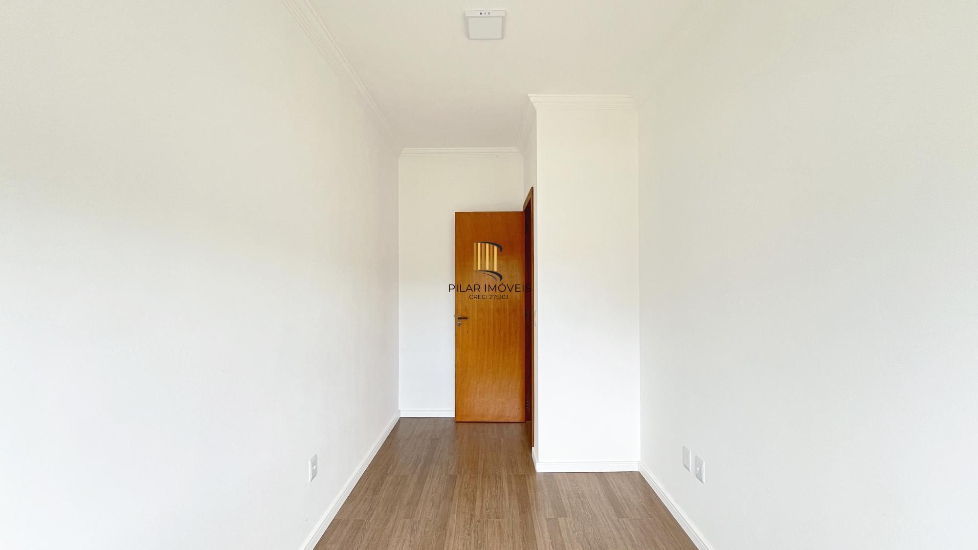 Casa em Porto Alegre, no bairro Hípica, com 3 dormitório(s), e 3 banheiros, à venda.