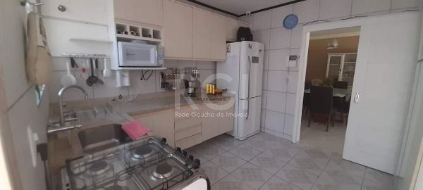 Casa para Venda - 374m², 4 dormitórios, sendo 1 suites, 3 vagas - Guarujá
