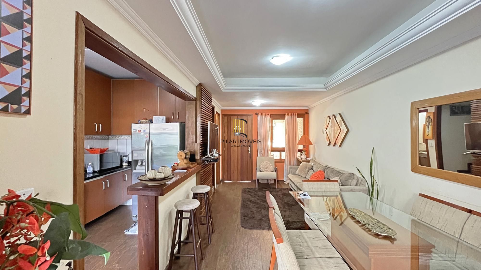 Casa em Porto Alegre, no bairro Hípica, com 3 dormitório(s), e 3 banheiros, à venda.