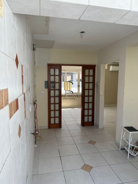 Apartamento em Porto Alegre, no bairro Azenha, com 2 dormitório(s), e 2 banheiros, à venda.