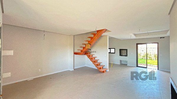 Casa em Porto Alegre, no bairro Hípica, com 3 dormitório(s), e 3 banheiros, à venda.
