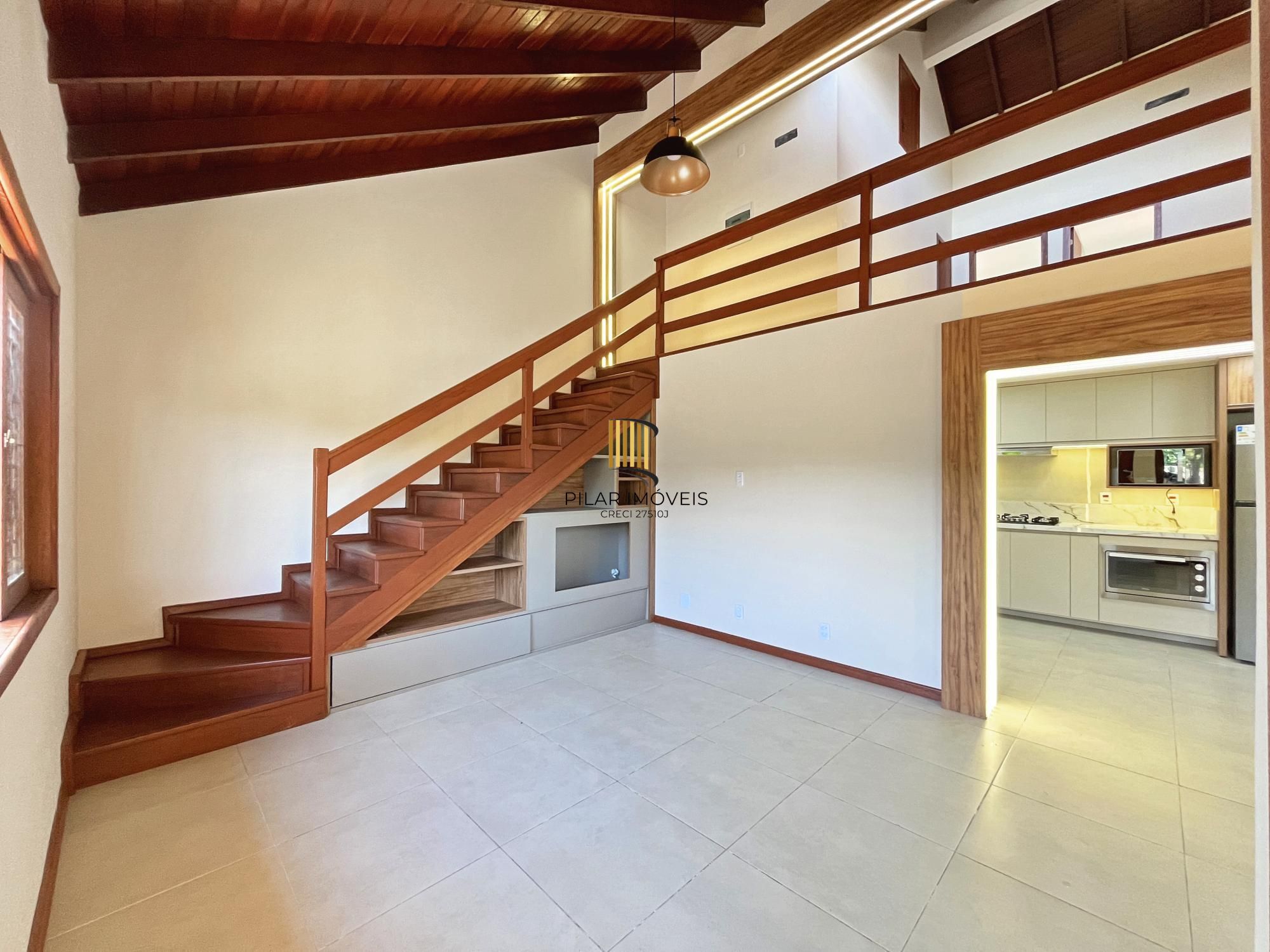 Casa com suíte no térreo em condomínio fechado