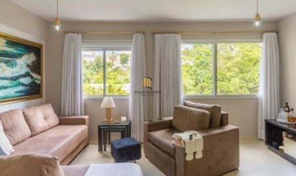 Apartamento em Porto Alegre, no bairro Santo Antônio, com 3 dormitório(s), e 3 banheiros, à venda.